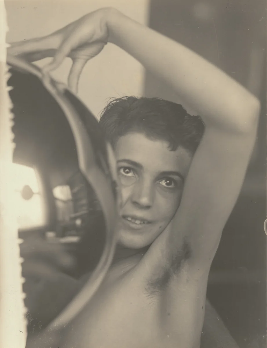 Edelgard von Wulffen, Weaver by Elisabeth Lindemann, photograph, 1927