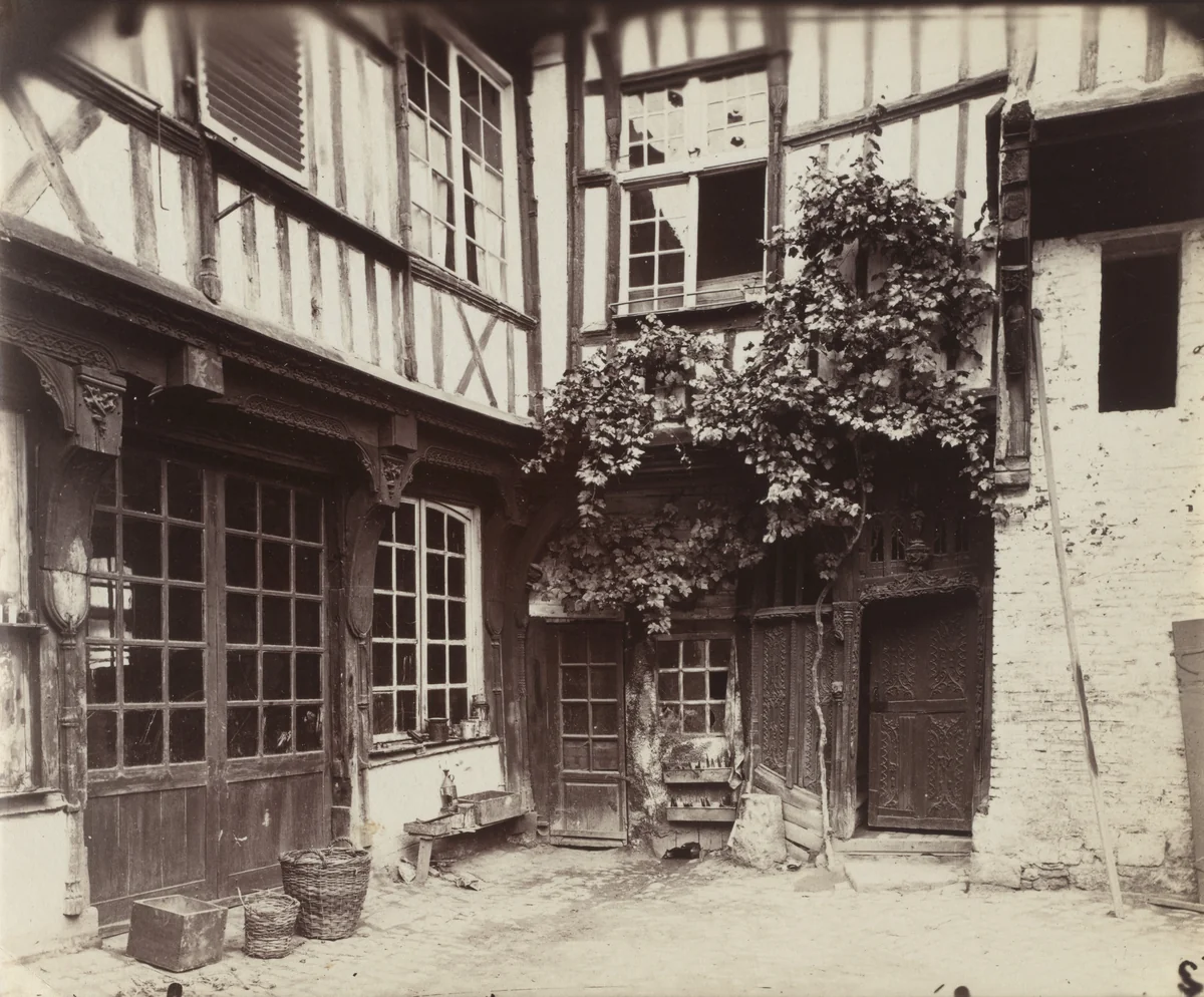 Maison à Abbeville by Eugène Atget, photograph, 1900