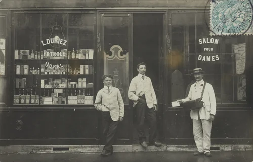 Salon pour dames, L. Duriez, 35, rue des Petits Champs, Plaque Guilleminot by Unidentified Photographer, photograph, 1905