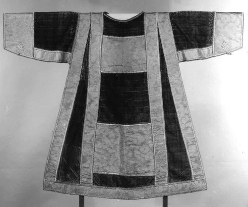Dalmatic by Italy, textile, 1601-1700