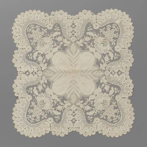 Zakdoek van kloskant druppelvormen in het centrum en rozen in de hoeken by Congregatie van de Zusters van Onze-Lieve-Vrouw-Visitatie, textile, 1852-1867