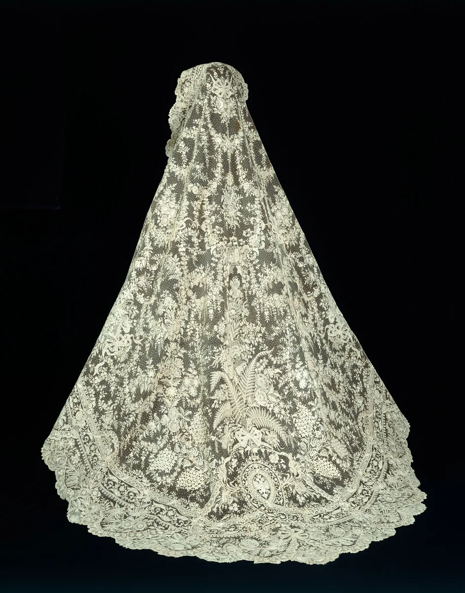 Veil with Russian Imperial Family Coat of Arms by Belgium, textile, 1875-1900