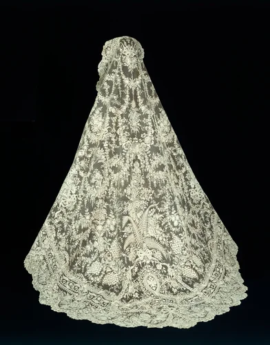 Veil with Russian Imperial Family Coat of Arms by Belgium, textile, 1875-1900