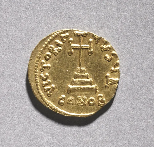 Solidus with Tiberius III Apsimarus (reverse) by Unknown, metalwork, 698-705