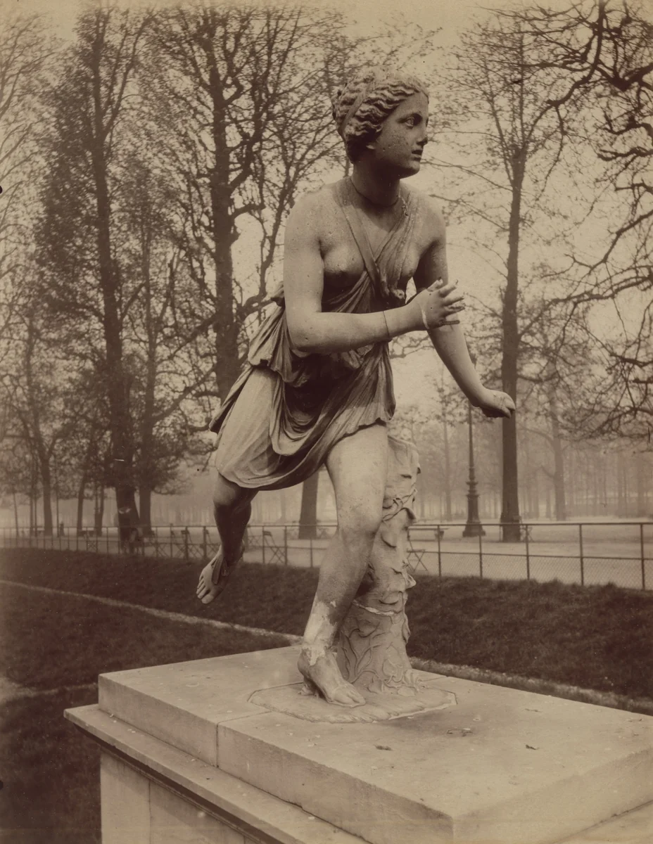 Tuileries - Coureuse / par Lepautre by Eugène Atget, photograph, 1911