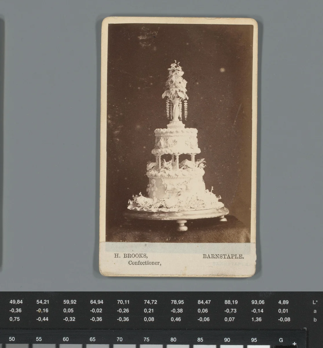 Reclame voor een taart van banketbakker H. Brooks in Barnstaple, Engeland by J. D. Vickery, photograph, 1850-1915