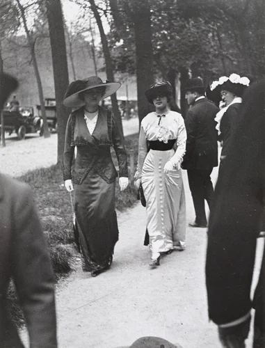 Avenue du Bois de Boulogne, Paris by Jacques-Henri Lartigue, photograph, 1911