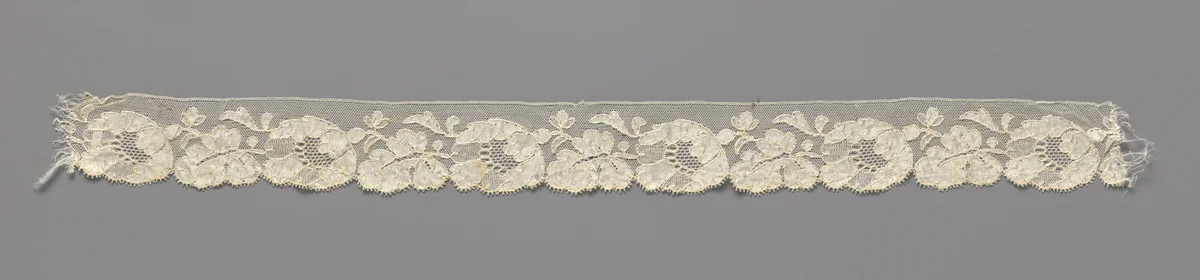 Strook machinale kant met liggende bloem gevolgd door een liggend blad by anonymous, other, 1850