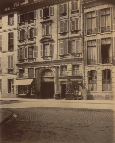 District du Bonnet Rouge, 42 rue du Cherche-Midi by Eugène Atget, photograph, 1911