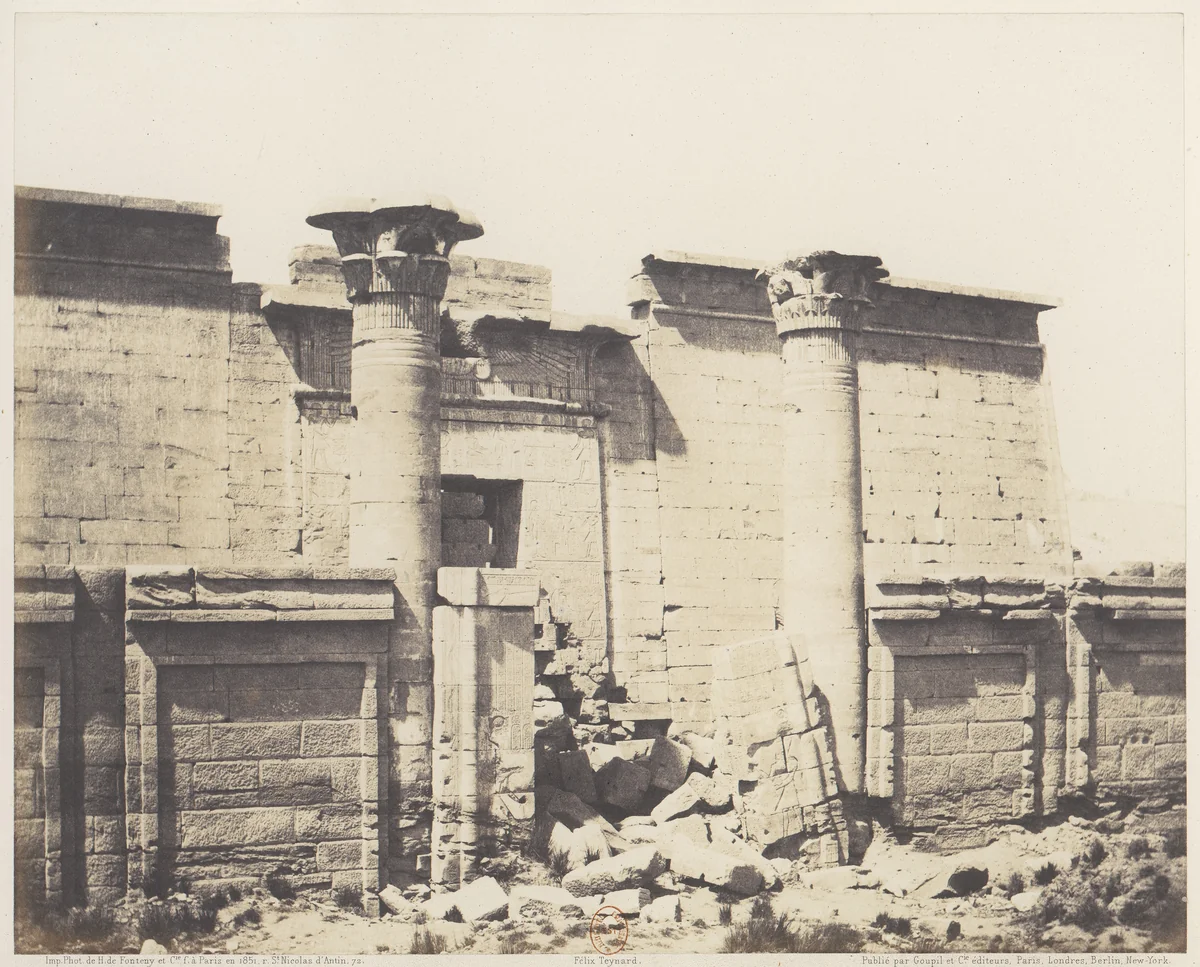 Médînet-Abou (Thèbes), Construction Antérieures - Entrée Principale by Félix Teynard, photograph, 1851-1852
