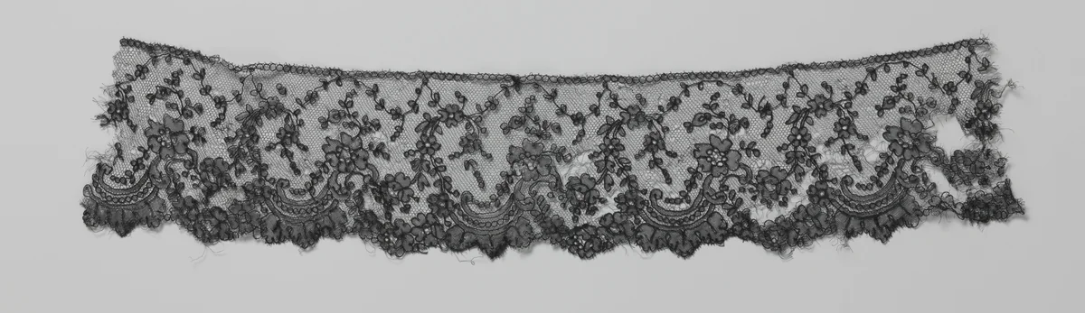 Strook zwart kloskant met gebroken c-voluten by anonymous, other, 1850