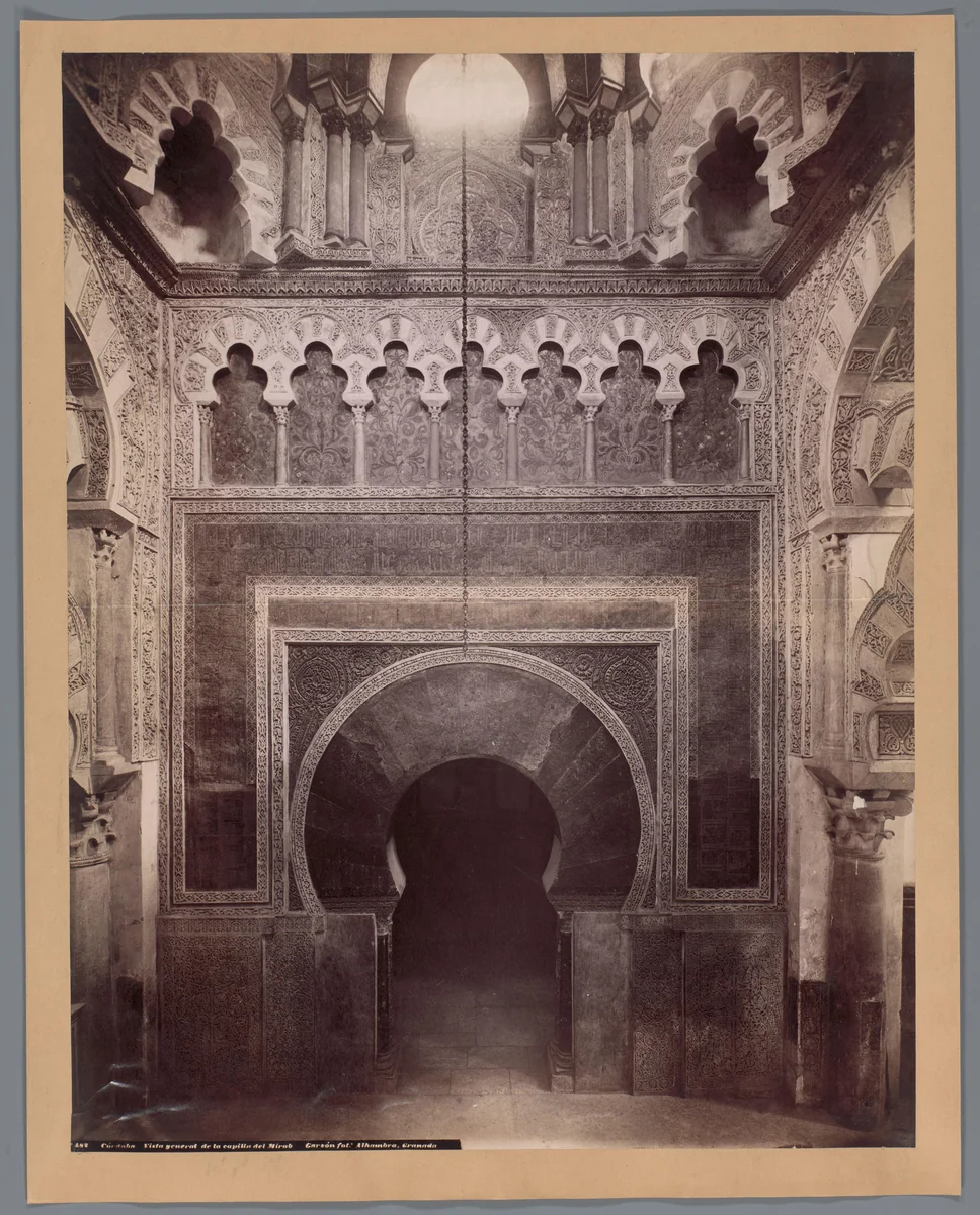 Ingang van een kapel van La Mezquita by Rafael Garzón, photograph, 1870-1895