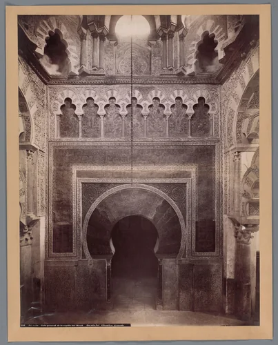 Ingang van een kapel van La Mezquita by Rafael Garzón, photograph, 1870-1895