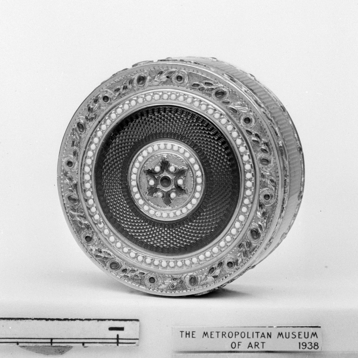 Patch box (?) by Nicolas Prévost, metalwork, 1775-1776