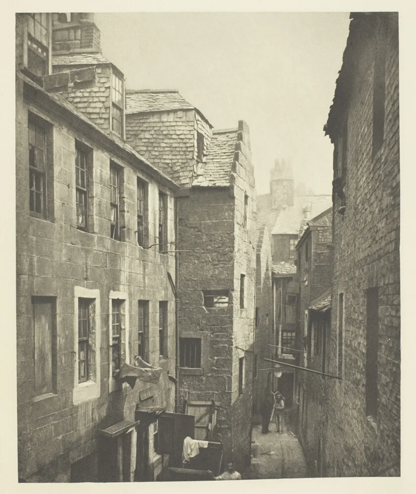 Close No. 122 Saltmarket by Thomas Annan, photograph, 1868