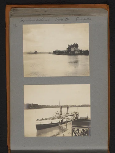 Gezicht op Hanlan's eiland, Toronto, en een aangemeerde stoomboot by Jan van der Mey, book, 1902