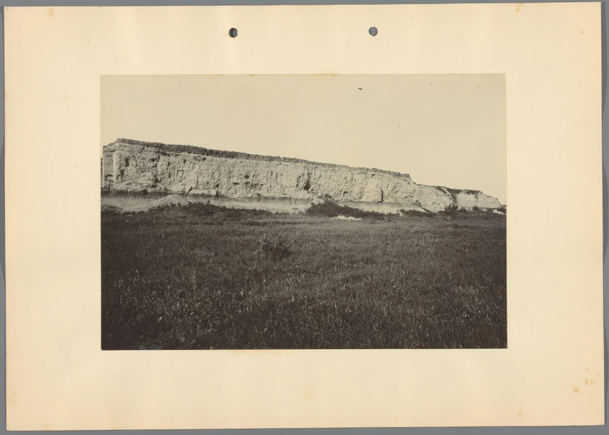 Zijaanzicht van terpen bij Tószeg by Albert Egges van Giffen, photograph, 1928