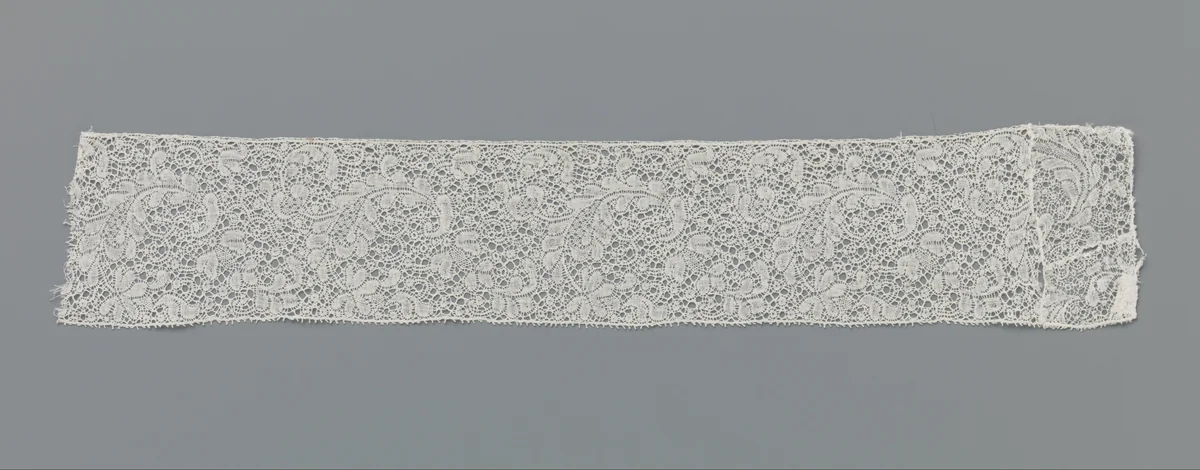 Strook kloskant met hangend blad en grote spinnen by anonymous, other, 1750