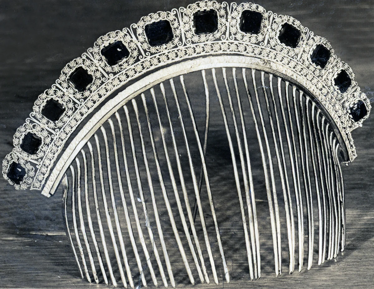 Comb by Italy, textile, 1875-1885