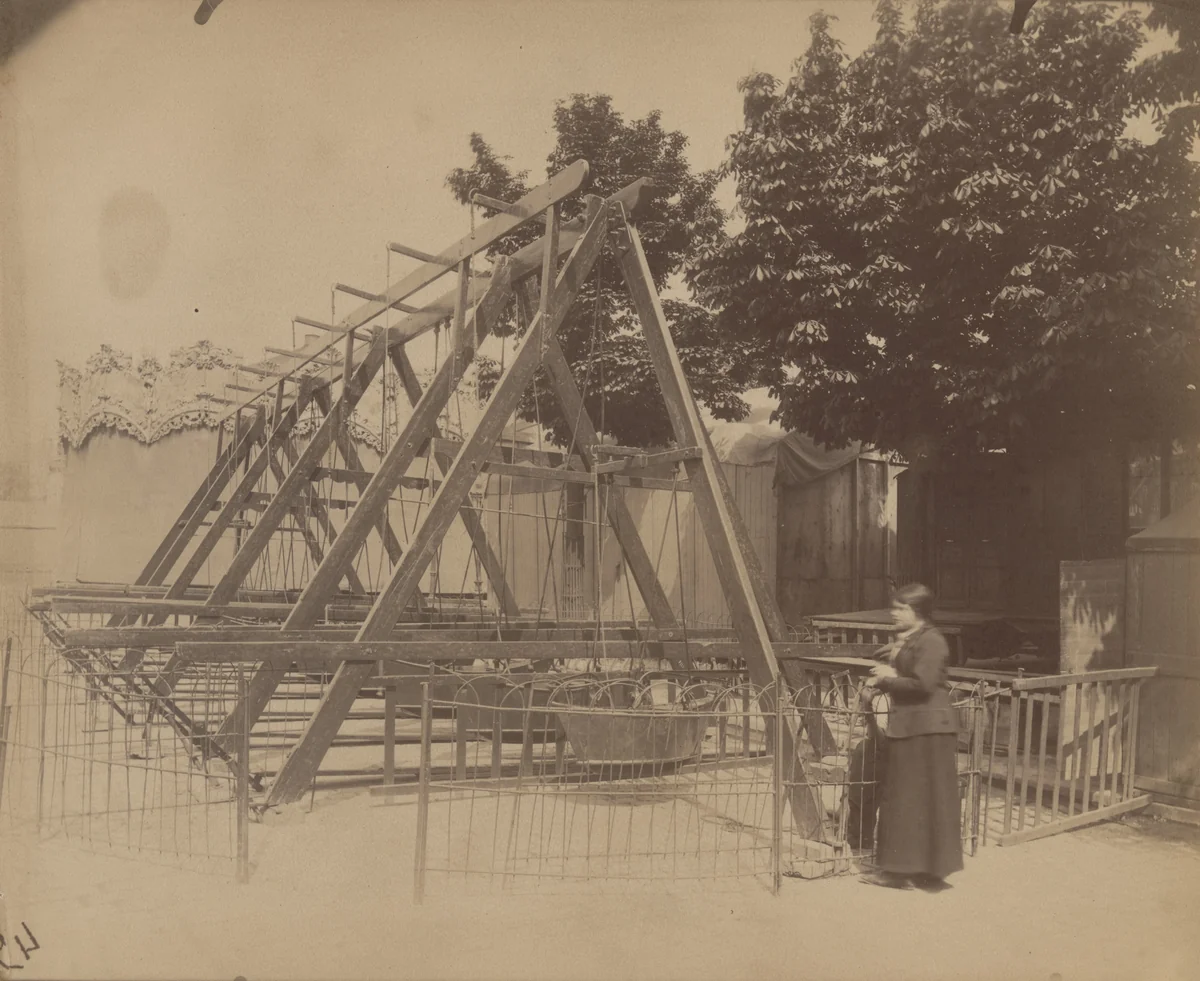 Fête du Trône by Eugène Atget, photograph, 1914