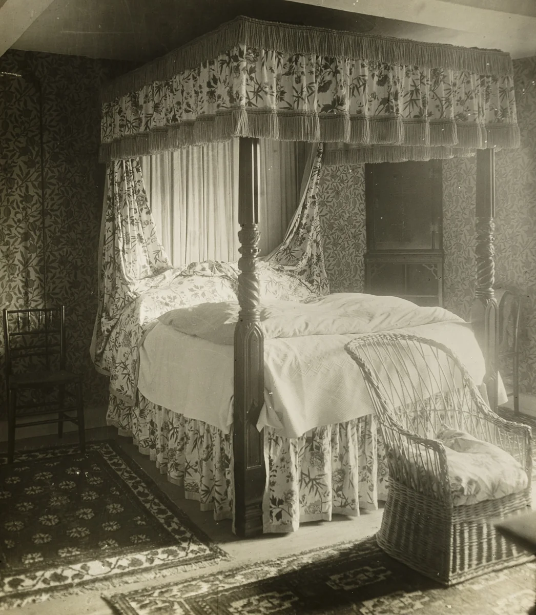 Kelmscott Manor: Bed Wm. Morris Was Born In by Frederick Evans, photograph, 1896