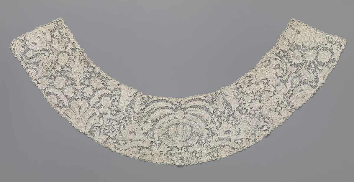 Kraag samengesteld uit verschillende stukken naaldkant met bloemen en exotische vruchten by anonymous, textile, 1720-1730
