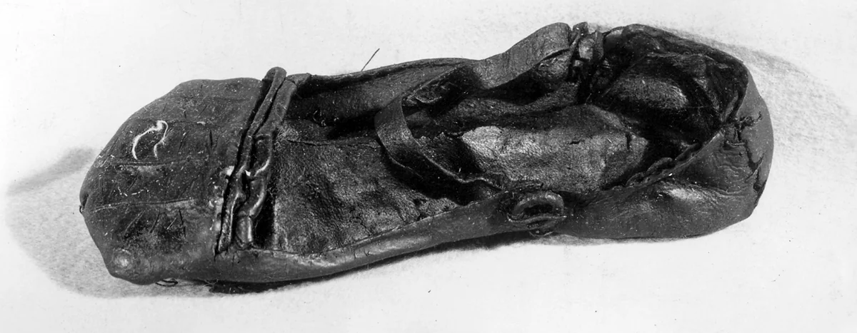 Child's Shoe by England, textile, 1501-1600