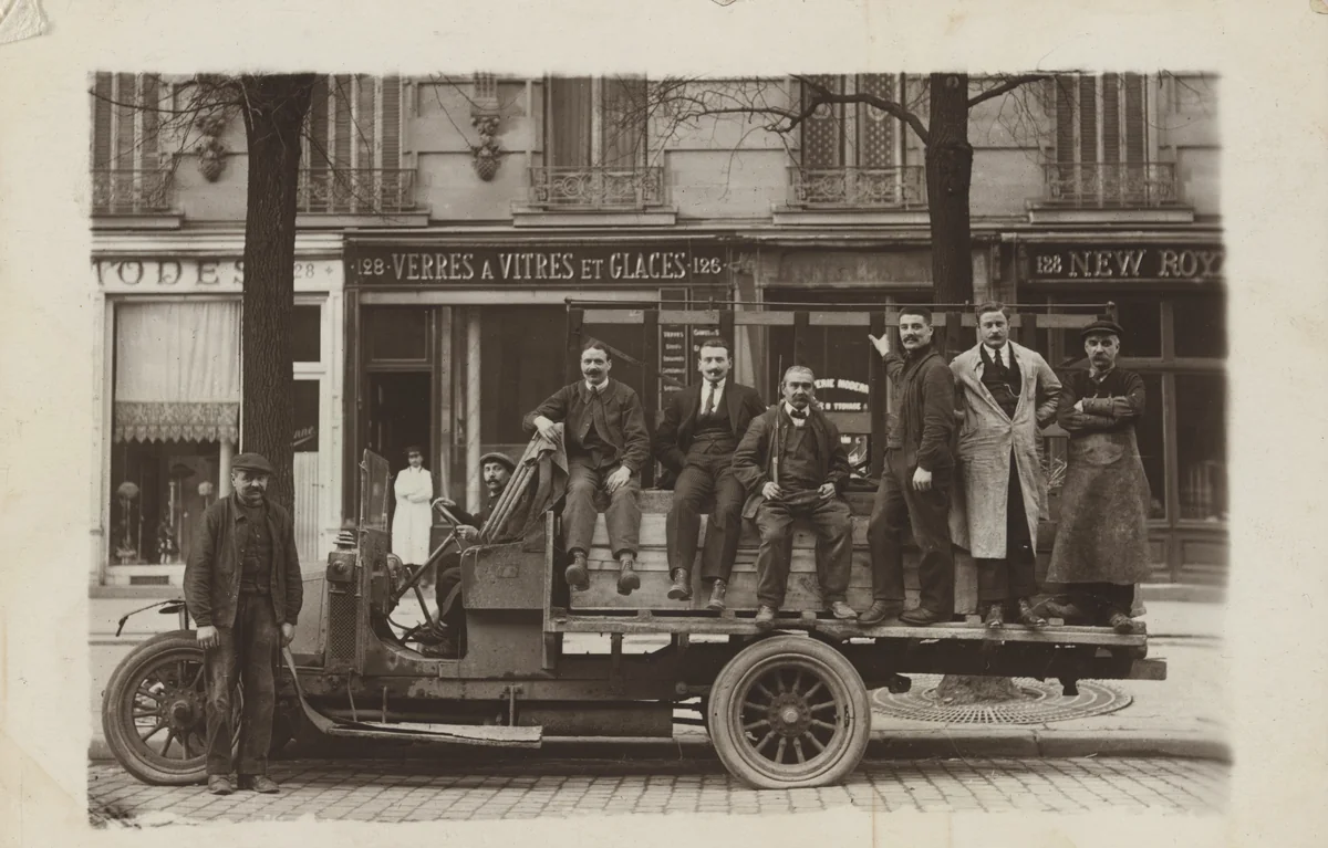Miroiterie, Verres à vitres et glaces, France by Unidentified Photographer, photograph, 1905