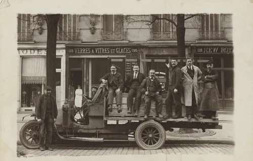 Miroiterie, Verres à vitres et glaces, France by Unidentified Photographer, photograph, 1905