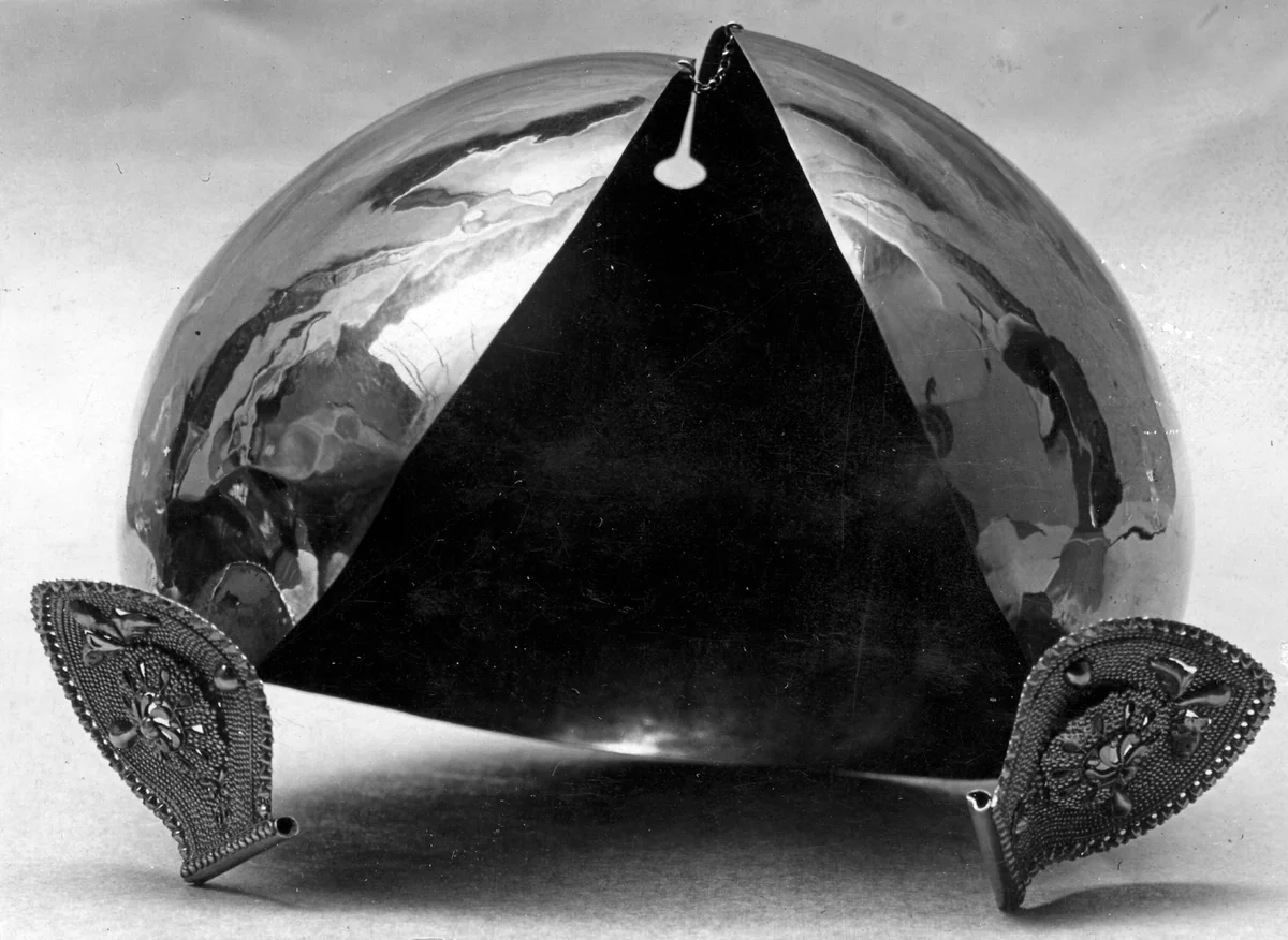 Headdress by Netherlands, textile, 1868