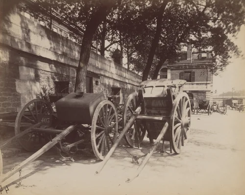 Port de l'Hôtel de Ville by Eugène Atget, photograph, 1913