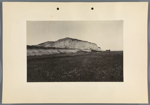 Gezicht op terpen bij Tószag by Albert Egges van Giffen, photograph, 1928