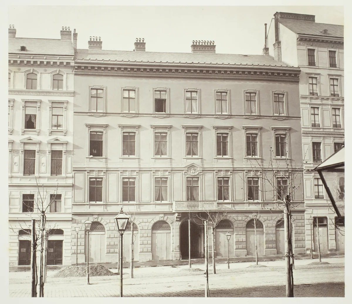 Kärnthner-Ring No. 4, Wohnhaus des J. Ritter von Königswarter by Artist Unknown, photograph, 1860-1869