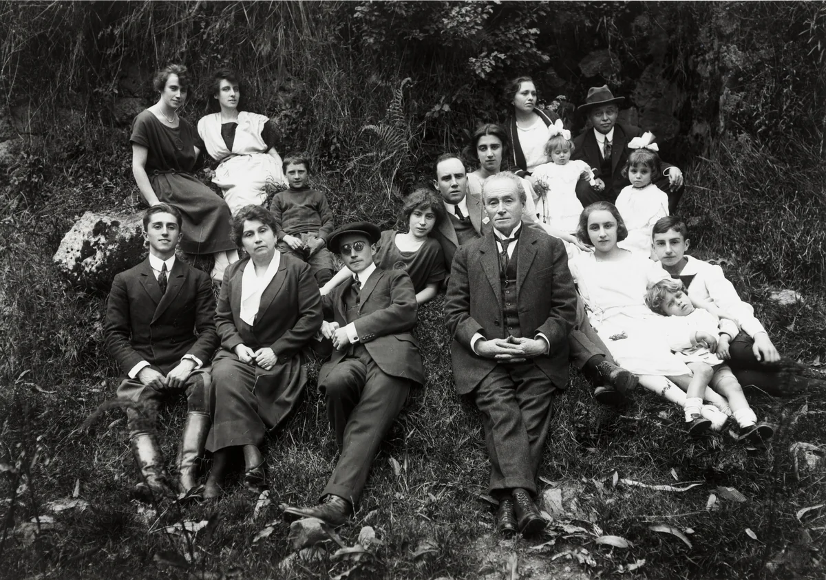 Cesar Lomellini Family, Colcampata, Cuzco by Martín Chambi, photograph, 1928