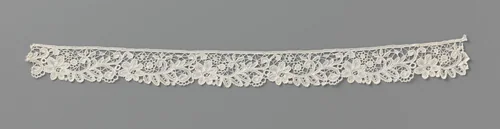 Strook kloskant met voluutranken en rozetjes by anonymous, other, 1875-1899