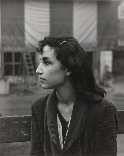 Meisje in Arles by Emmy Andriesse, photograph, 1950