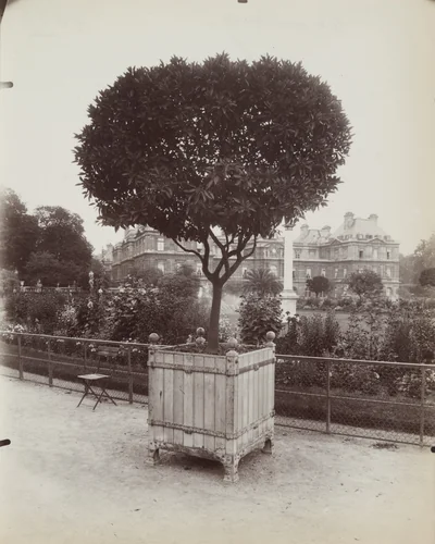 Luxembourg by Eugène Atget, photograph, 1922
