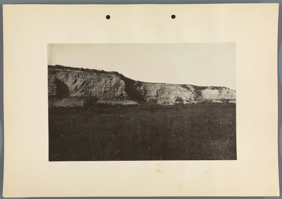 Gezicht op een terp bij Tószeg by Albert Egges van Giffen, photograph, 1928