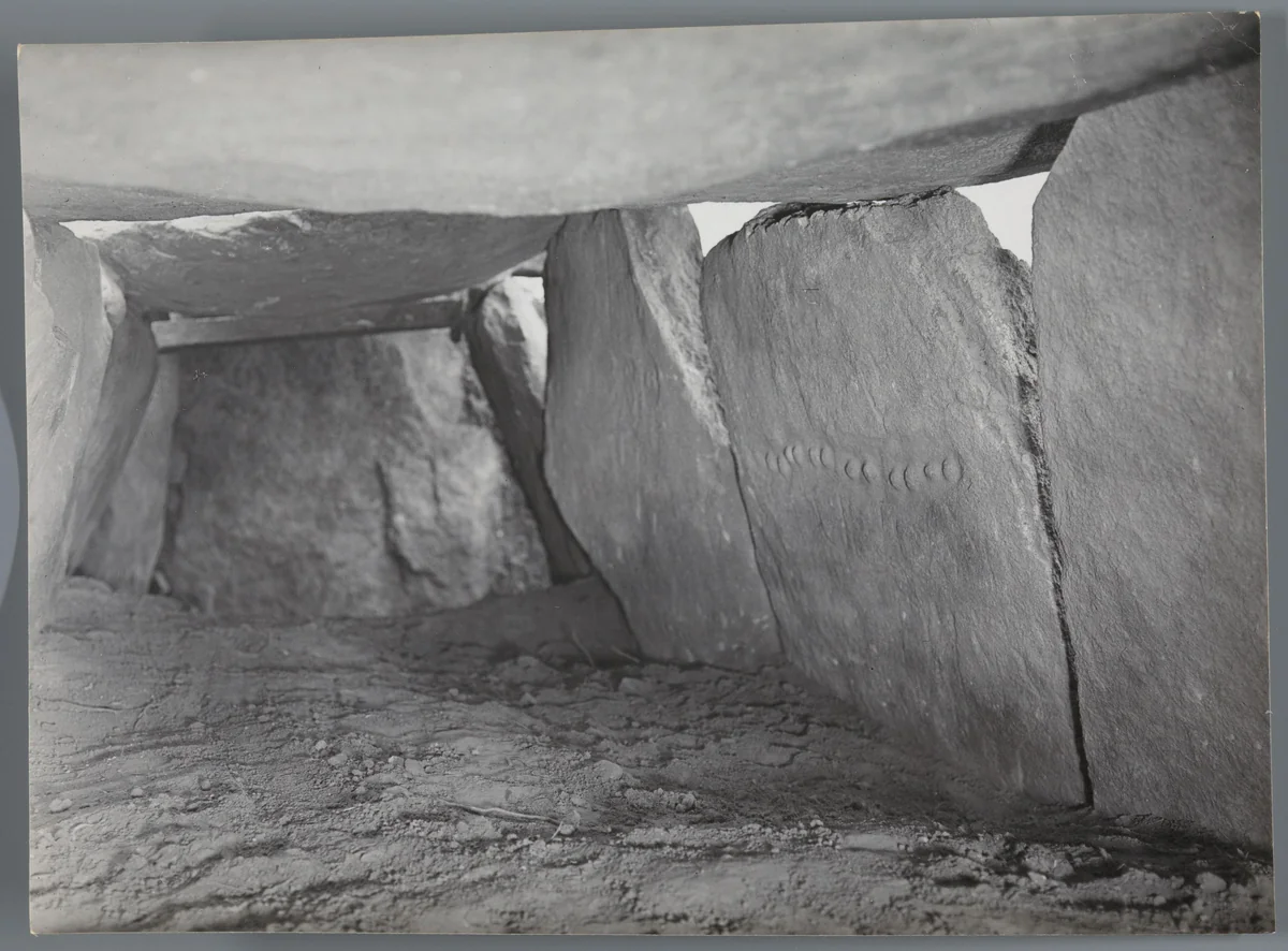 Hunebed van Kerguntuil, Trégastel by Albert Egges van Giffen, photograph, 1939