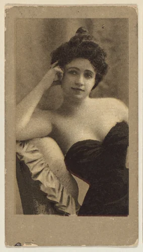 Portrait of a seated woman, from the "Girls" series (T66), issued with Hunter Dog Cigarros by S. Monday & Sons by S. Monday & Sons, print, 1895-1905