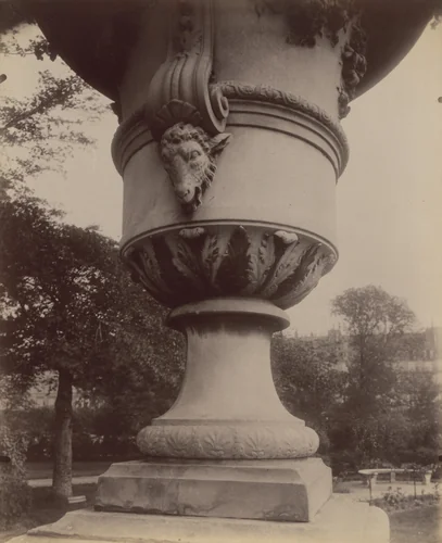 Tuileries (vase) by Eugène Atget, photograph, 1912