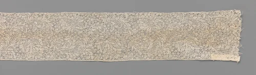 Strook kloskant met golvende gevederde bladeren en pluimbloemen by anonymous, other, 1740-1760