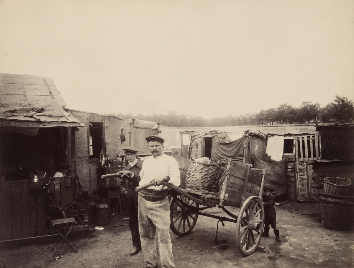 Poterne des Peupliers, zoniers by Eugène Atget, photograph, 1913