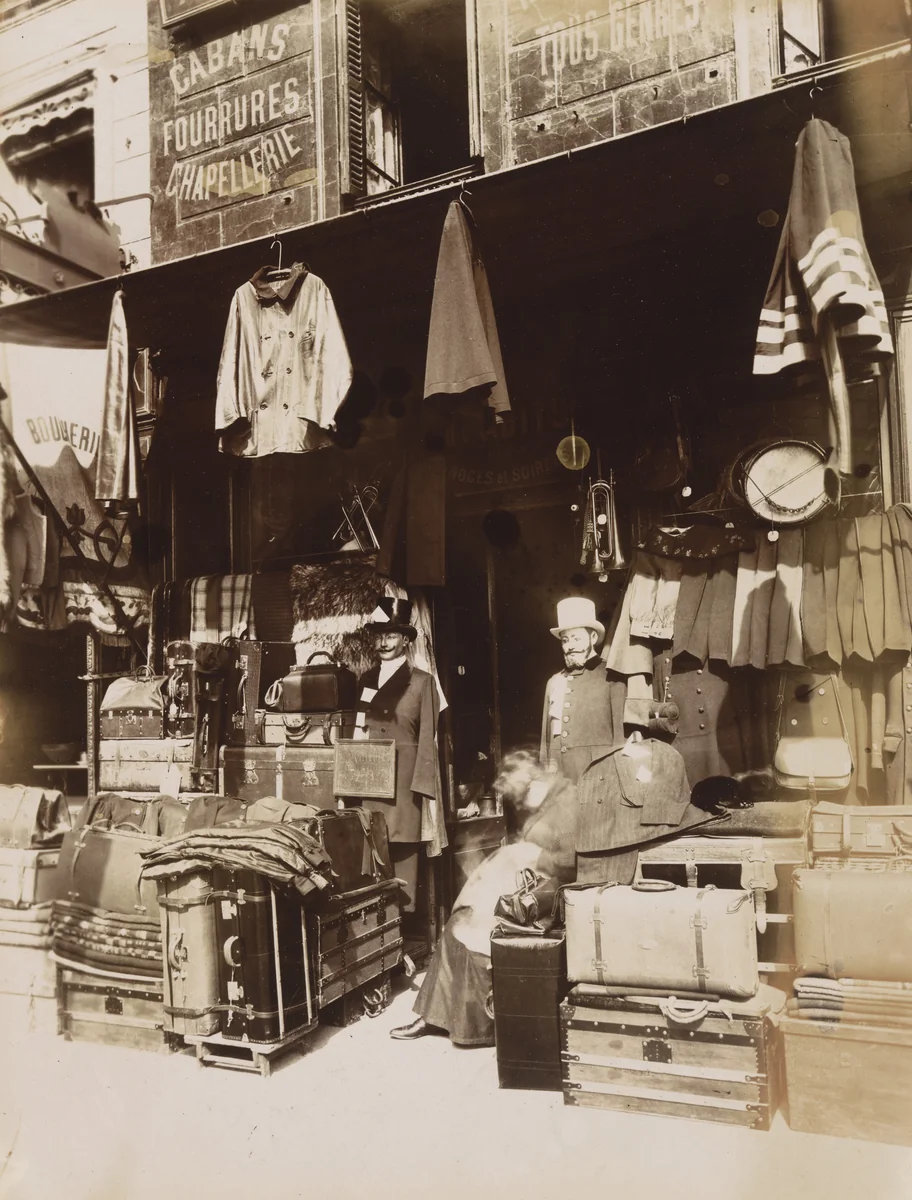 16 Rue du Petit Thomas by Eugène Atget, photograph, 1910