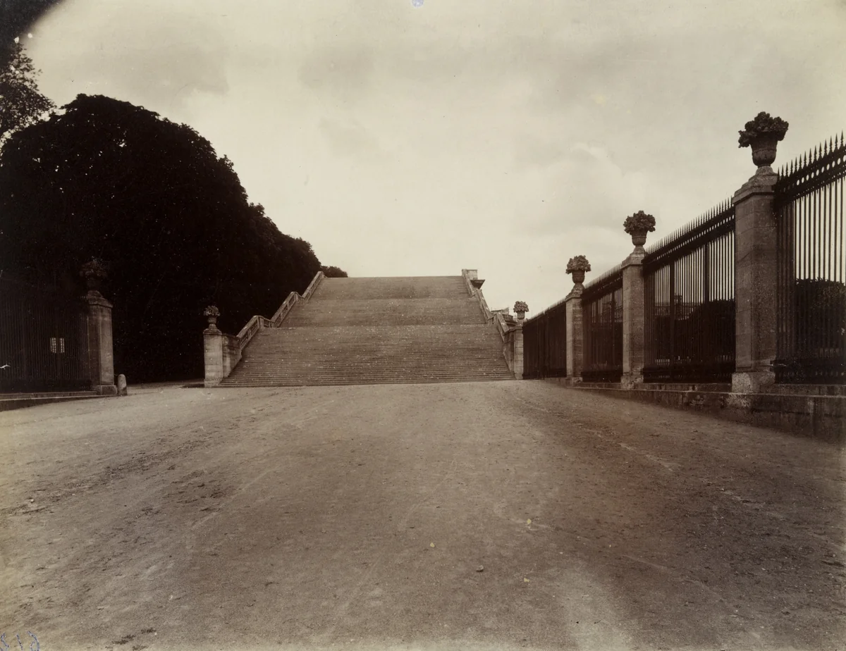 Versailles, escalier de l'Orangerie, 103 degrés, 20 mètres de largeur by Eugène Atget, photograph, 1901