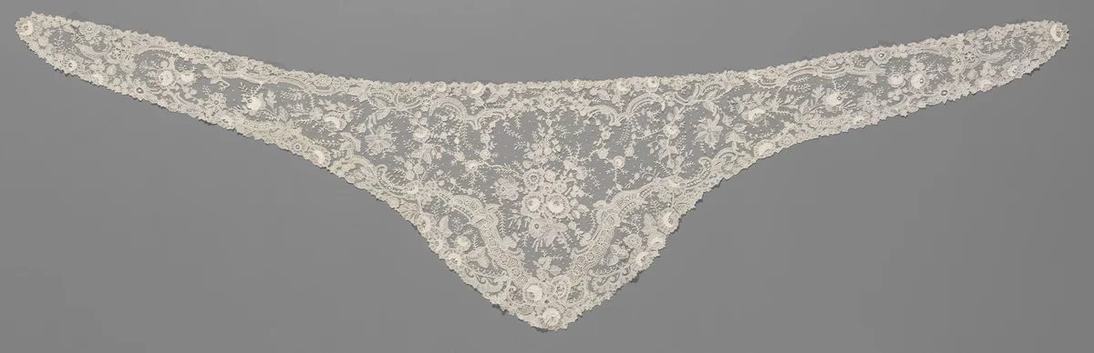 Fichu van naaldkant met V-vormige slinger by anonymous, other, 1870-1890