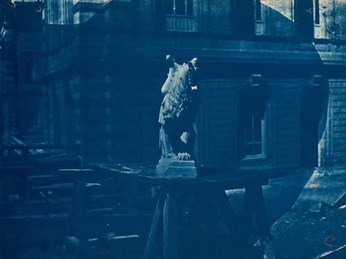 Sculpture de griffon sur un chantier à Marseille (Sculpture of a Griffin on a construction site in Marseille) by Adolphe Terris, photograph, 1866-1868