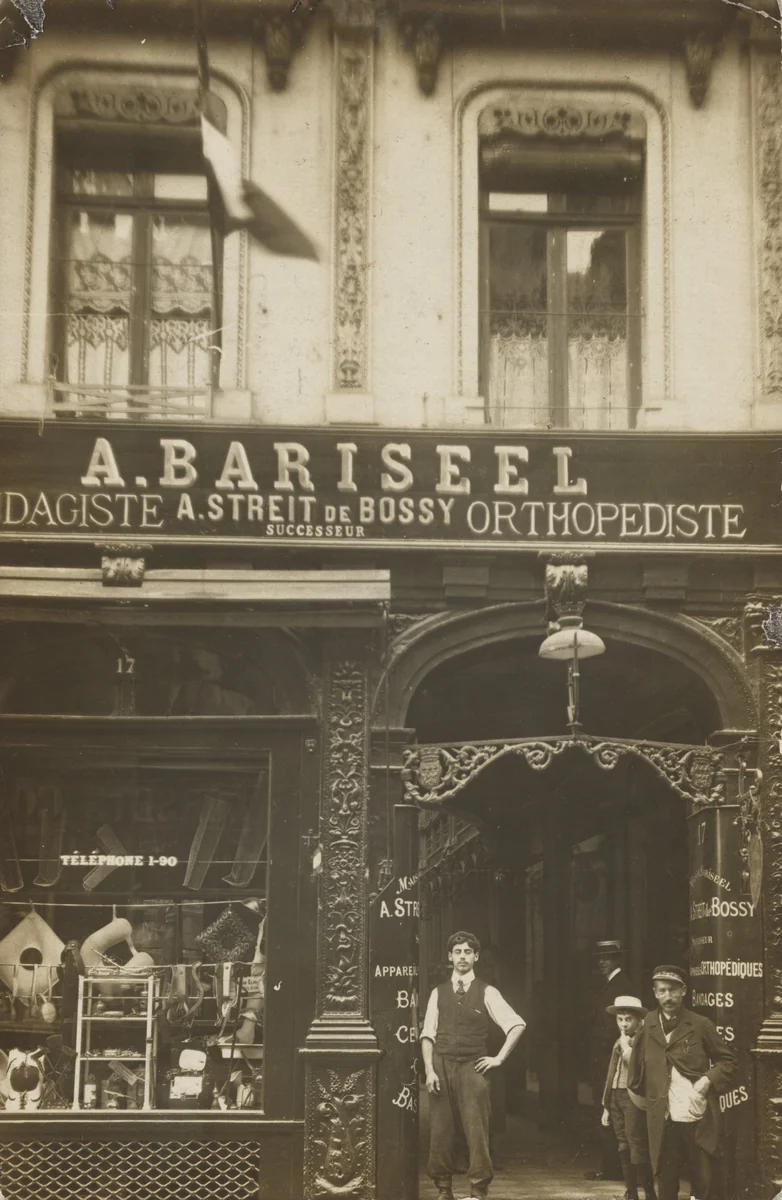 A. Bariseel, Bandagiste orthopédiste, A. Streit de Bossy successeur, Amiens by Unidentified Photographer, photograph, 1909