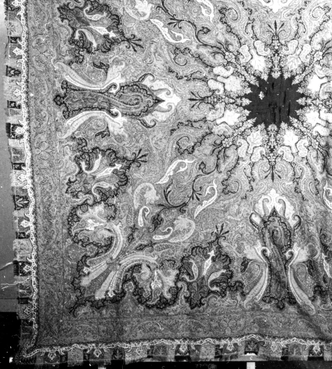 Shawl by India, textile, 1860-1879