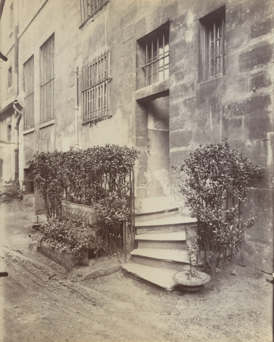 Ancien couvent des Carmes. Rue de Vaugirard 70 by Eugène Atget, photograph, 1900